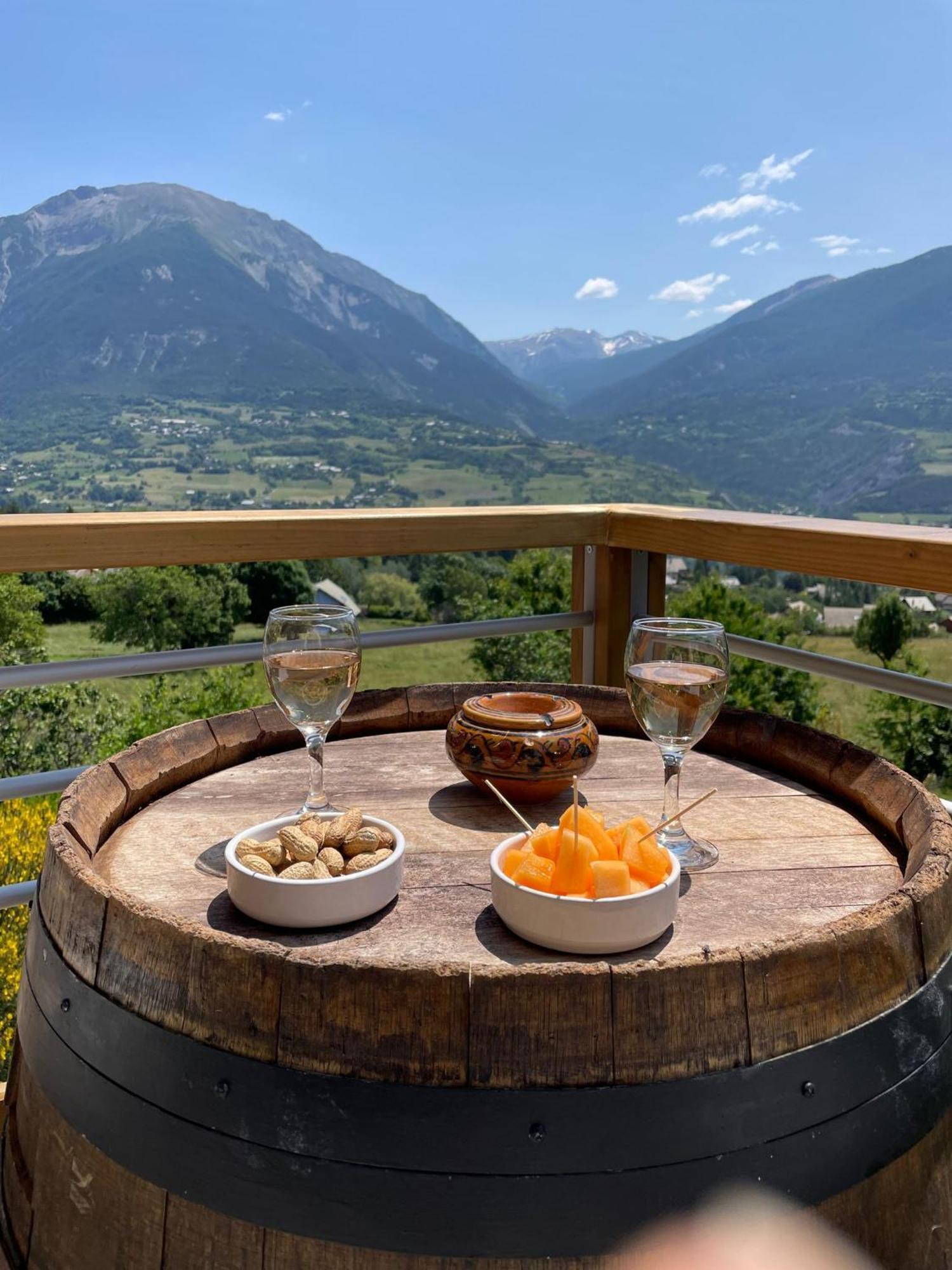 Gite Confort 15 Couchages, Vue Panoramique Montagne Hautes Alpes, Terrasses Embrun Exterior foto